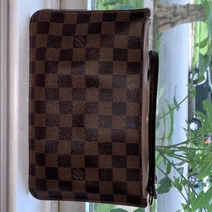 LV Neverfull Damier Pouch 🌷